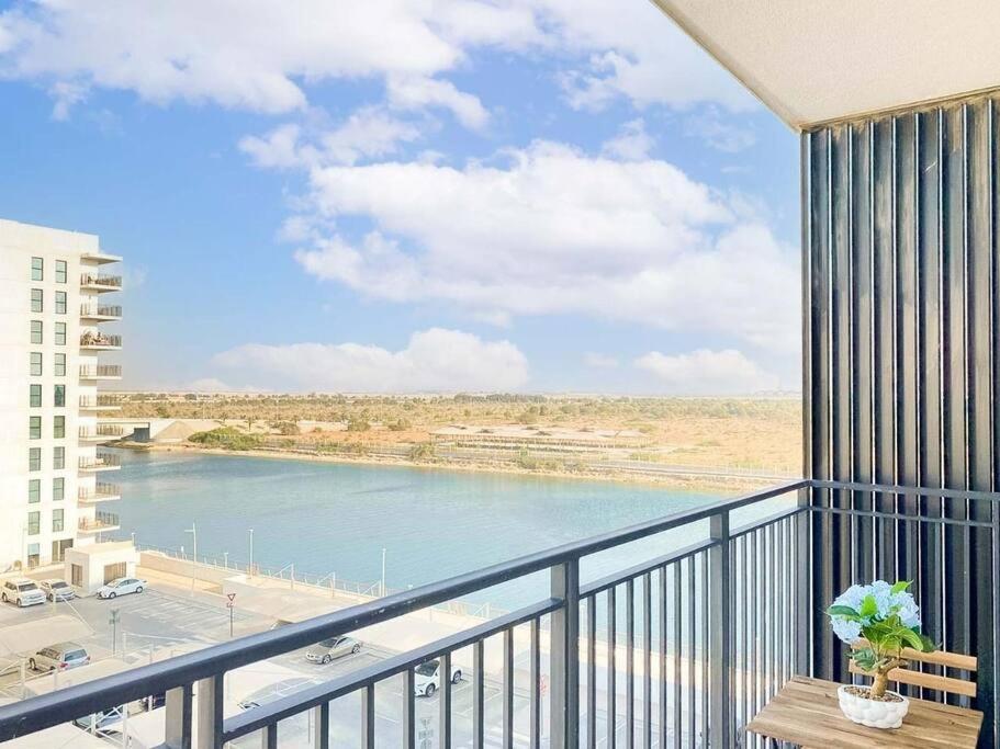 B1 Studio In Yas With Canal View Abu Dhabi Esterno foto